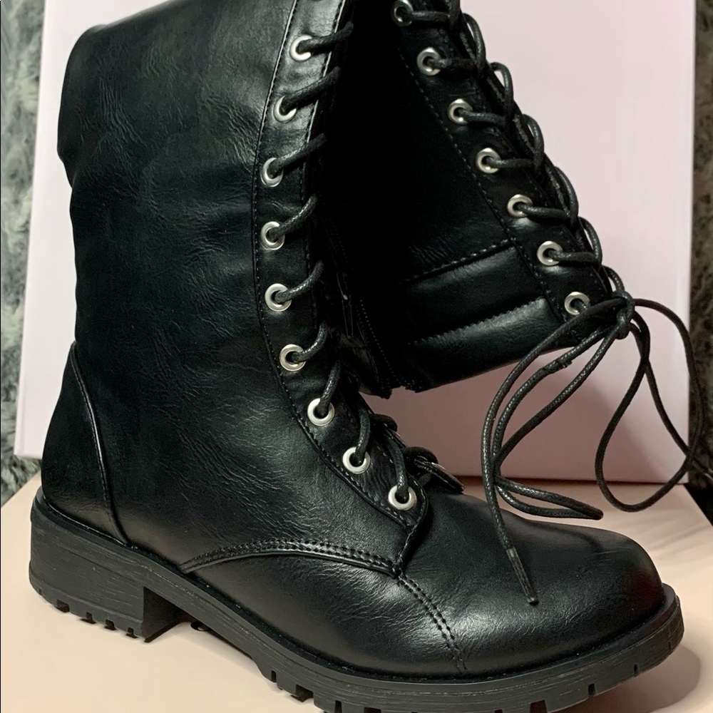 Knee-high boots - Picture 2 of 3